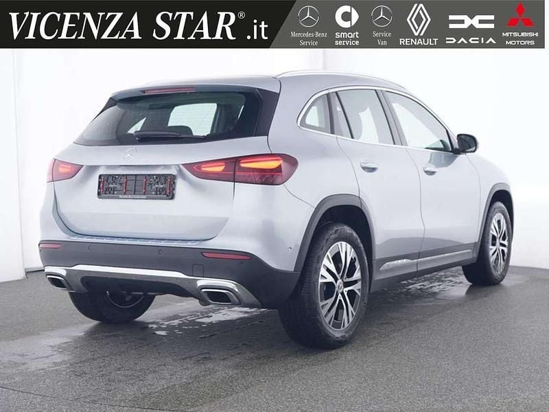 Usata Mercedes GLA200 150 CV (110 kW) 2025 Argento SUV