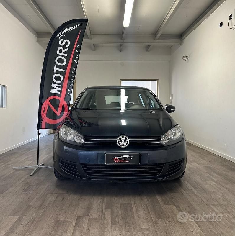 Blu Usata 2010 VW Golf VI Comfortline Tre volumi | 5900 € (Buon prezzo) - Immagine 1/4