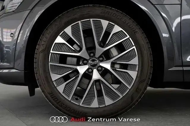Usata Audi Q8 Sportback e-tron S-Line 250 kW (340 CV) 2024 Grigio daytona SUV