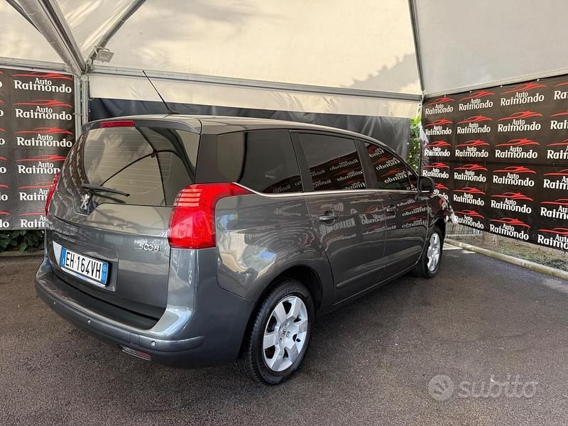 Usata Peugeot 5008 112 CV (82 kW) 2011 Grigio Monovolume