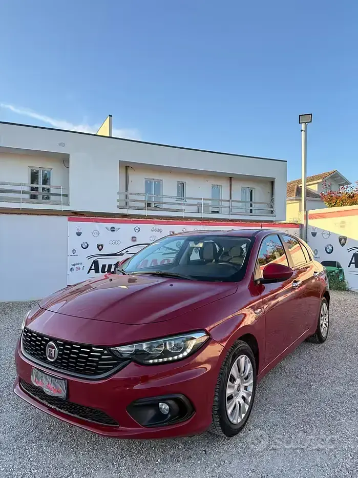 Usata Fiat Tipo Lounge 95 CV (69 kW) 2018 Rosso Berlina