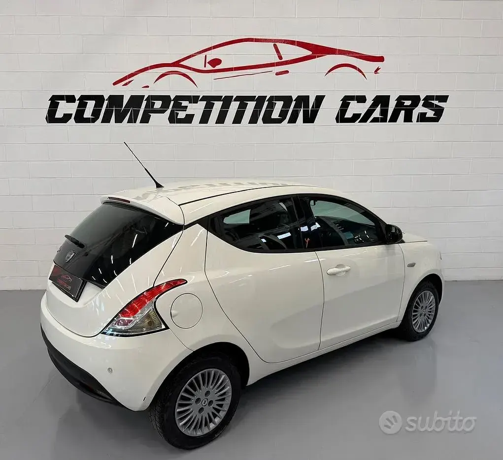 Usata Lancia Ypsilon Gold 95 CV (69 kW) 2014 Bianco Utilitaria