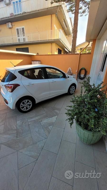 Usata 2017 Hyundai i10 Due volumi | 7900 € - Immagine 1/4