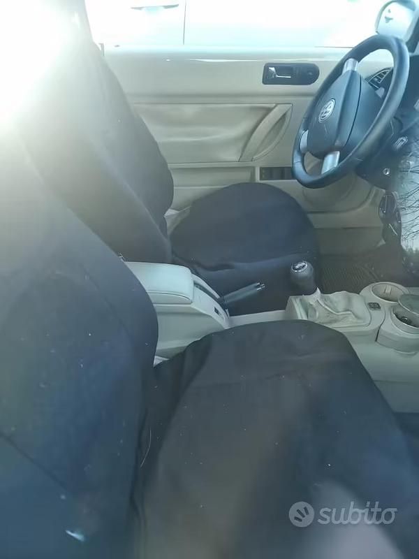 Usata VW New Beetle 105 CV (77 kW) 2007 Utilitaria