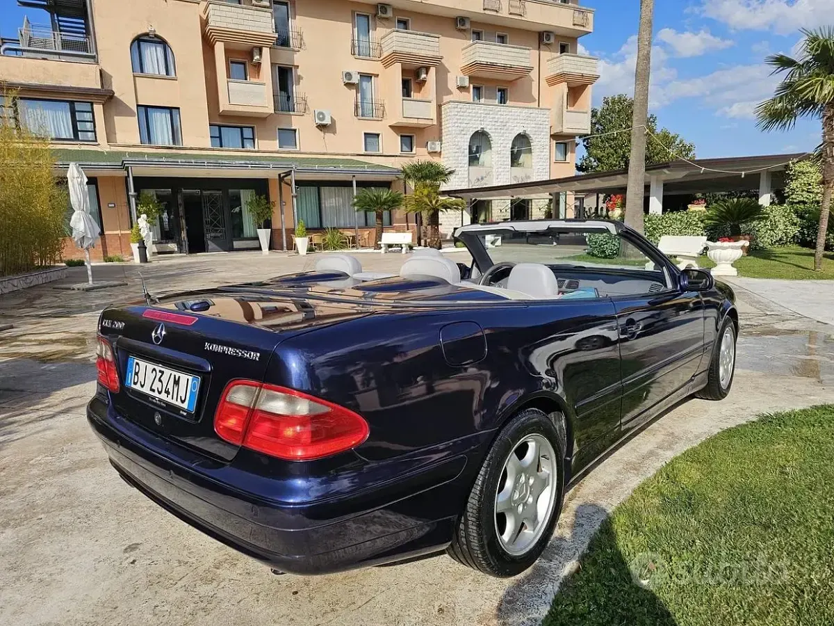 Usata Mercedes CLK200 Avantgarde 192 CV (141 kW) 2000 Blu Cabrio