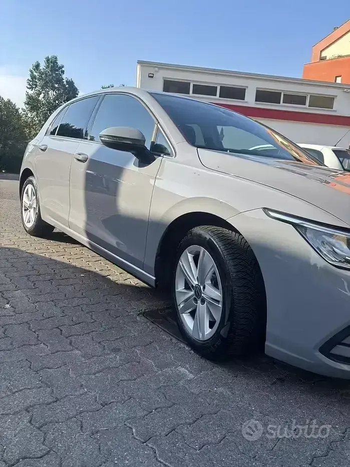 Usata VW Golf VIII 130 CV (95 kW) 2022 Grigio Berlina