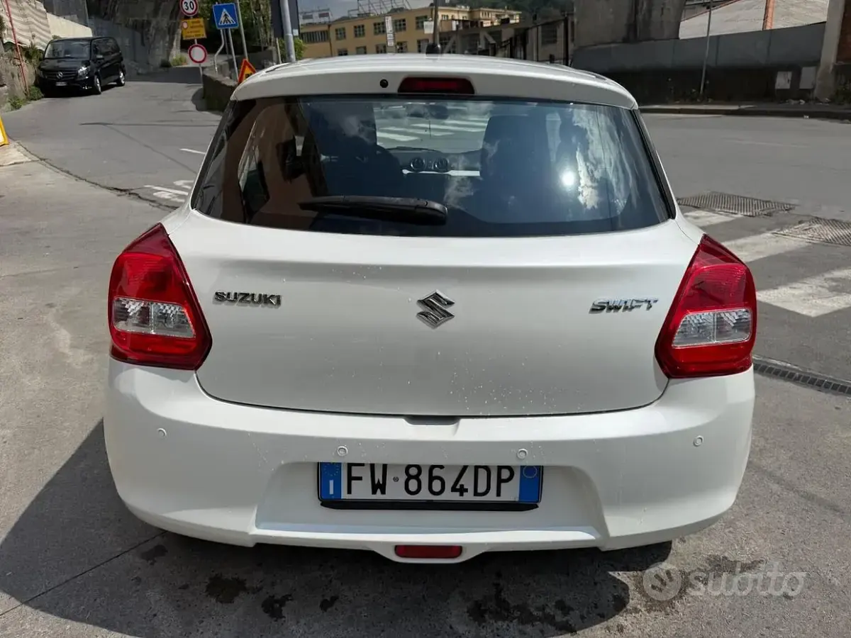Usata Suzuki Swift 90 CV (66 kW) 2019 Bianco Utilitaria