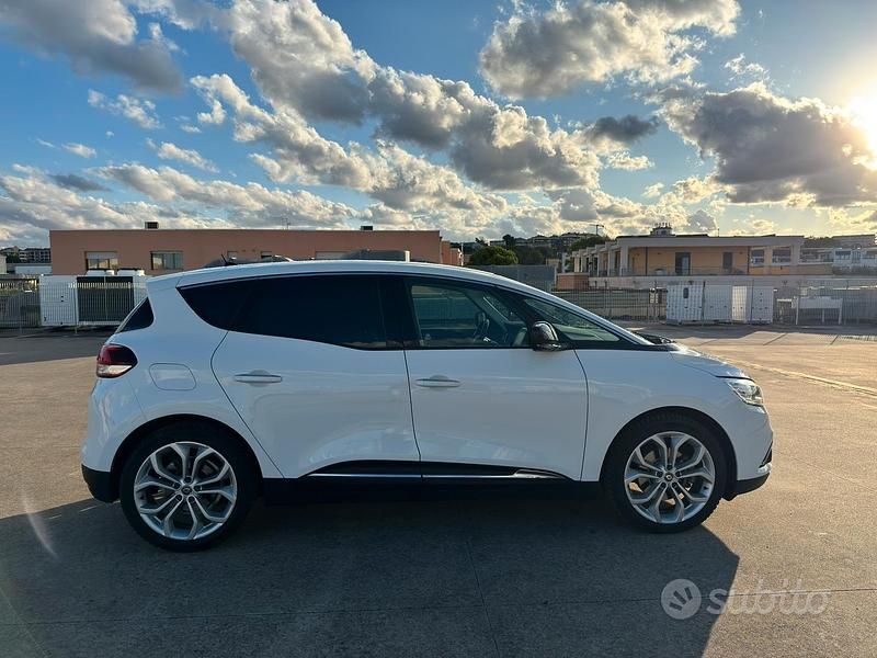 Usata Renault Scénic IV 120 CV (88 kW) 2019 Bianco Monovolume