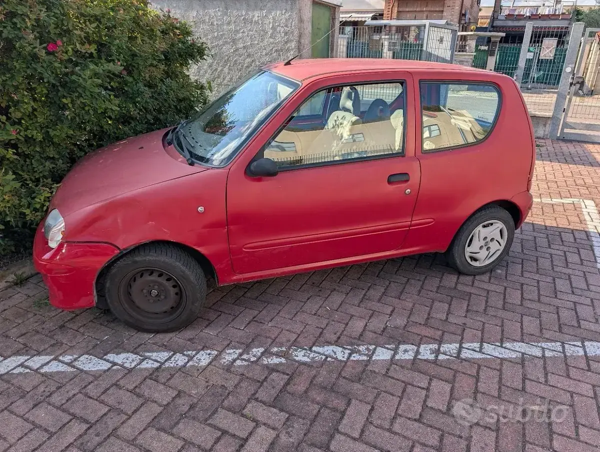 Usata Fiat 600 54 CV (39 kW) 2005 Rosso Utilitaria