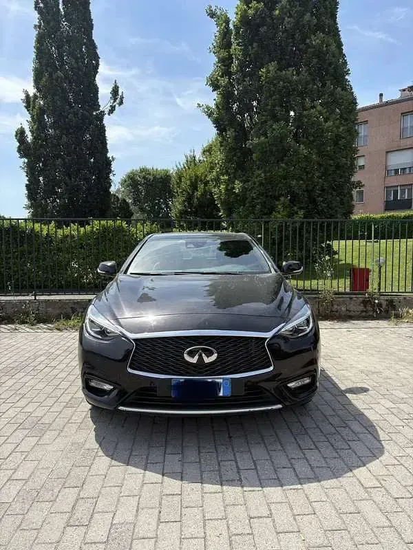 Usata Infiniti Q30 Premium 170 CV (125 kW) 2016 Nero Berlina