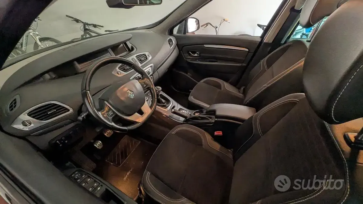 Usata Renault Scénic III 110 CV (80 kW) 2014 Nero Monovolume