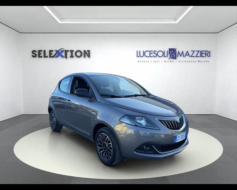 Usata Lancia Ypsilon Gold 69 CV (50 kW) 2024 Grigio Utilitaria