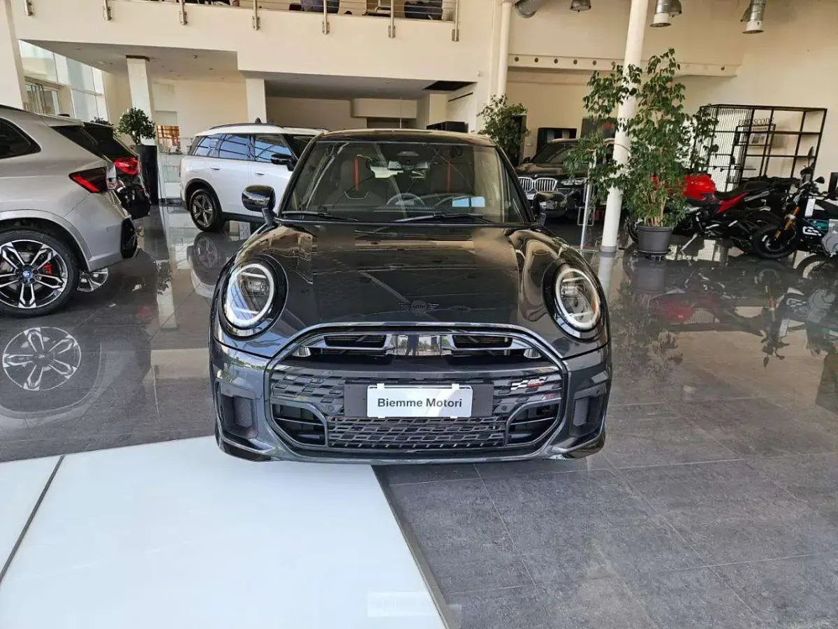 Usata Mini John Cooper Works 156 CV (114 kW) 2025 Legend grey Utilitaria