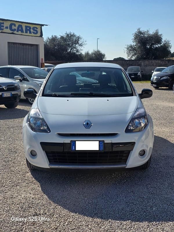 Usata Renault Clio II Luxe 74 CV (54 kW) 2010 Bianco Berlina