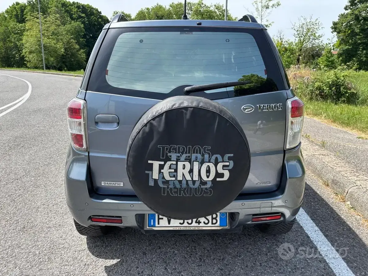 Usata Daihatsu Terios 105 CV (77 kW) 2011 Bluazzurro SUV