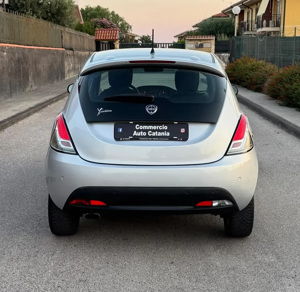Usata Lancia Ypsilon 69 CV (50 kW) 2015 Argento Utilitaria