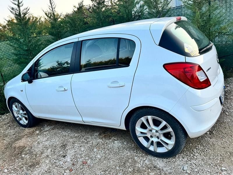 Usata Opel Corsa 85 CV (62 kW) 2012 Bianco Berlina