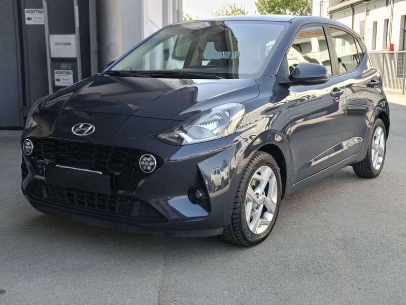 Grigio Usata 2023 Hyundai i10 Advanced Plus Due volumi | 13.900 € (Cara) - Immagine 1/4