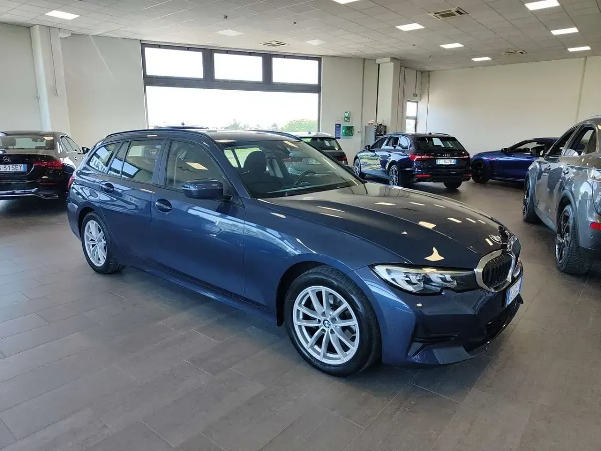 Usata BMW 316 122 CV (89 kW) 2022 Blu/azzurro Station wagon