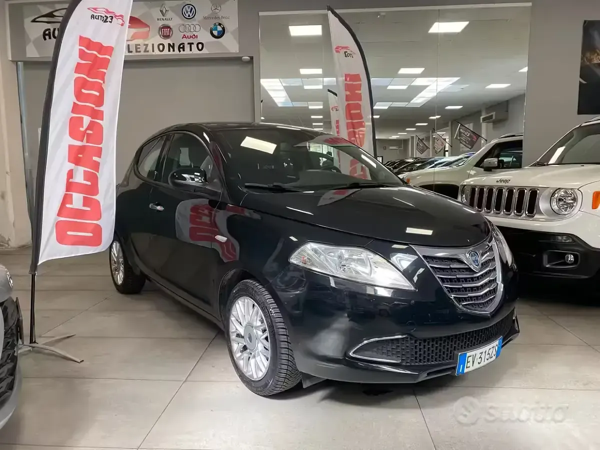 Usata Lancia Ypsilon Silver 69 CV (50 kW) 2014 Nero Utilitaria