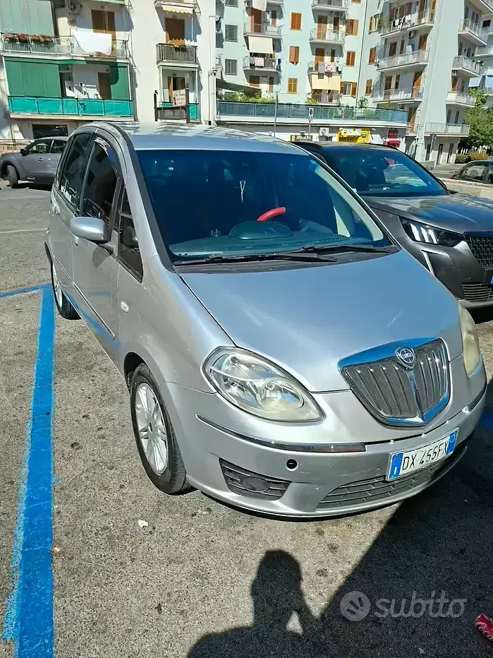 Usata Lancia Musa 90 CV (66 kW) 2009 Grigio Monovolume