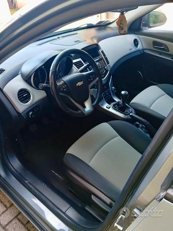Usata Chevrolet Cruze LS 124 CV (91 kW) 2011 Grigio Berlina