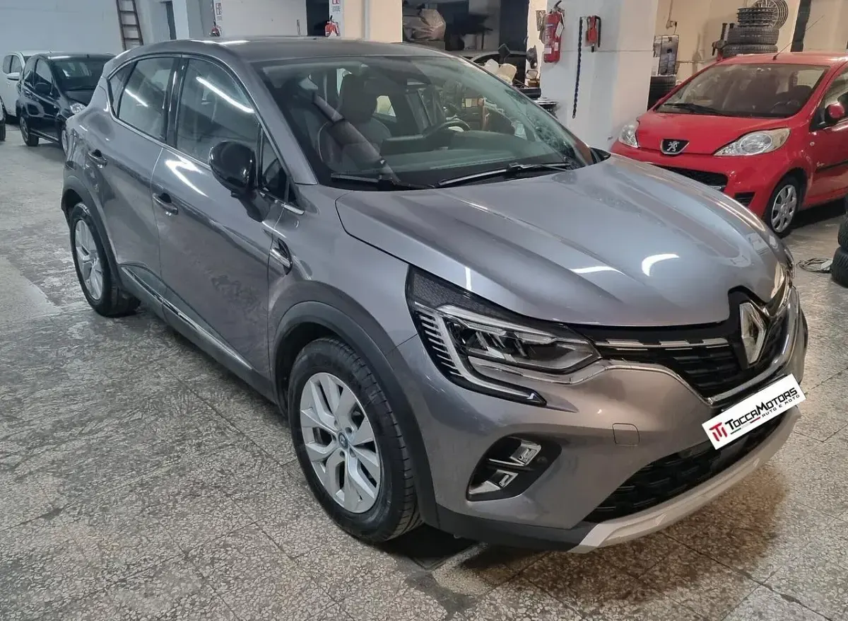 Usata Renault Captur Intens 92 CV (67 kW) 2021 Grigio SUV