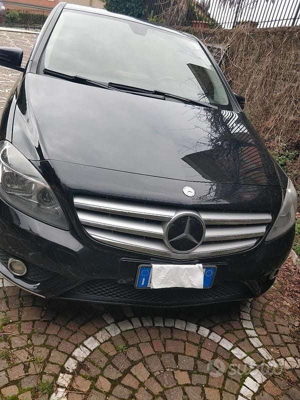 Usata Mercedes B180 109 CV (80 kW) 2016 Nero Utilitaria