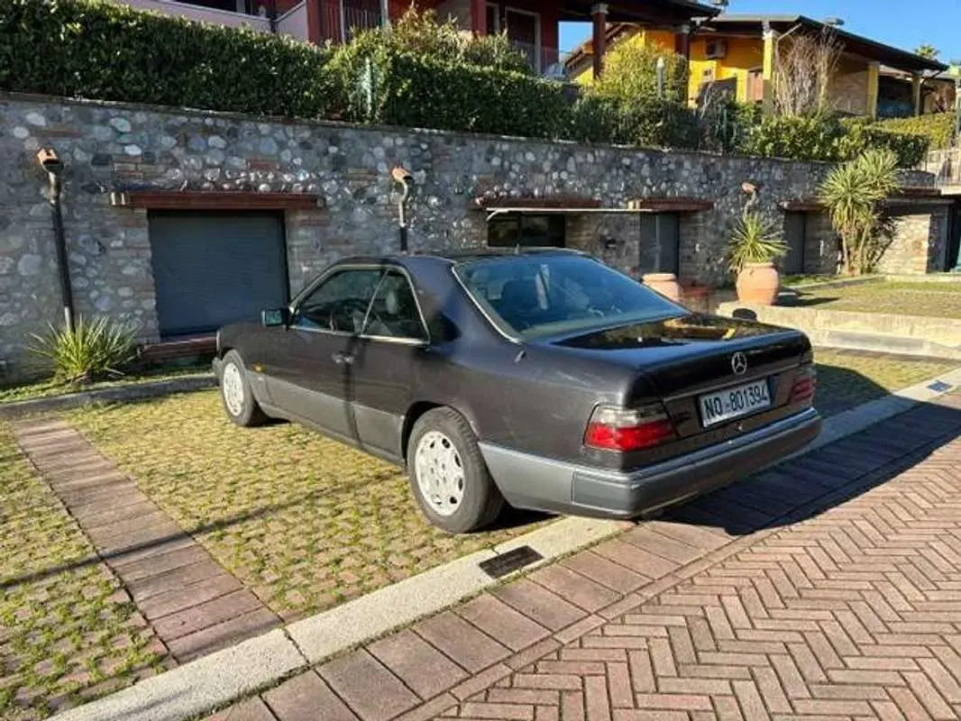Usata Mercedes 300 220 CV (161 kW) 1990 Nero Coupé