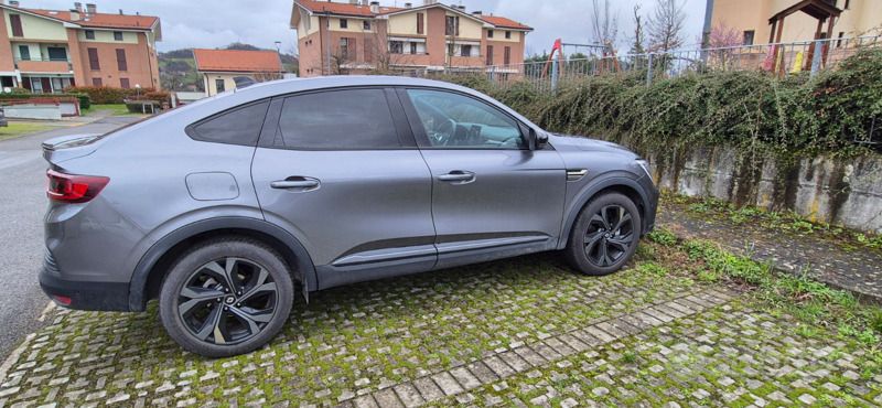 Usata Renault Arkana 145 CV (106 kW) 2023 Grigio SUV