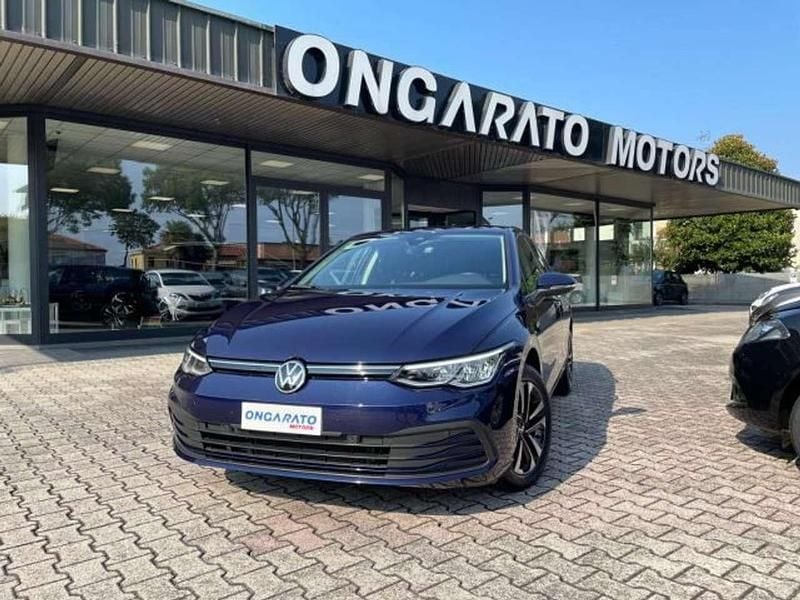 Usata VW Golf VIII Life 116 CV (85 kW) 2020 Blu/azzurro Utilitaria