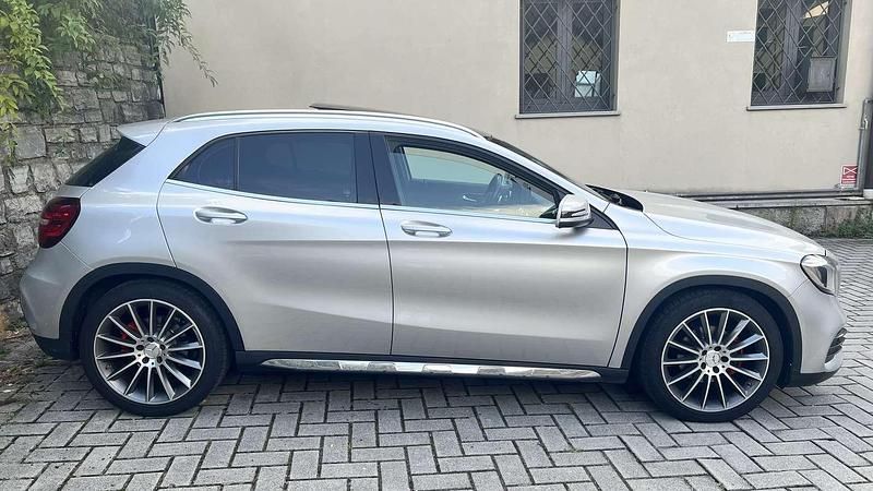 Usata Mercedes GLA200 Premium 136 CV (100 kW) 2017 Argento SUV