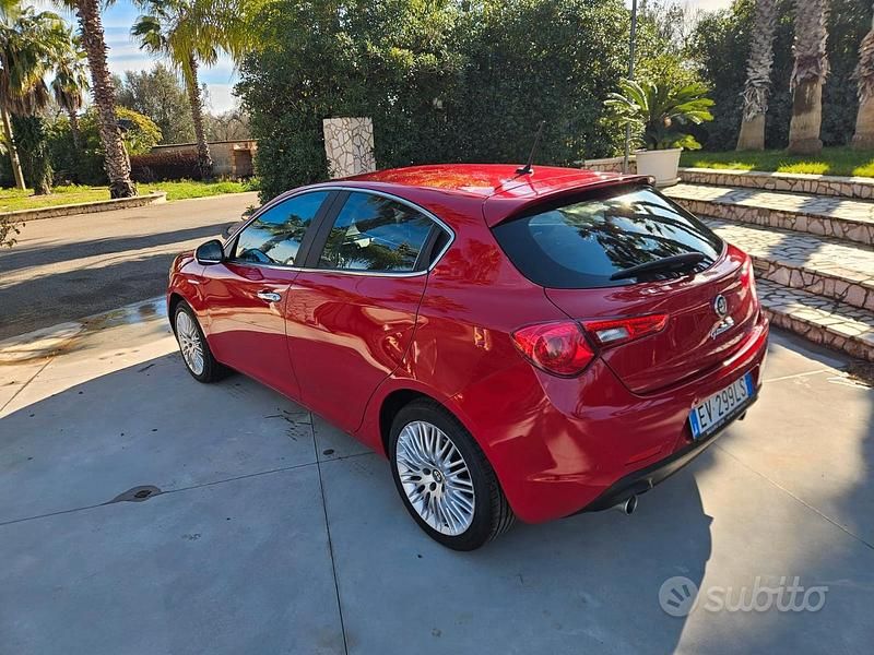 Usata Alfa Romeo Giulietta Exclusive 150 CV (110 kW) 2014 Rosso Utilitaria