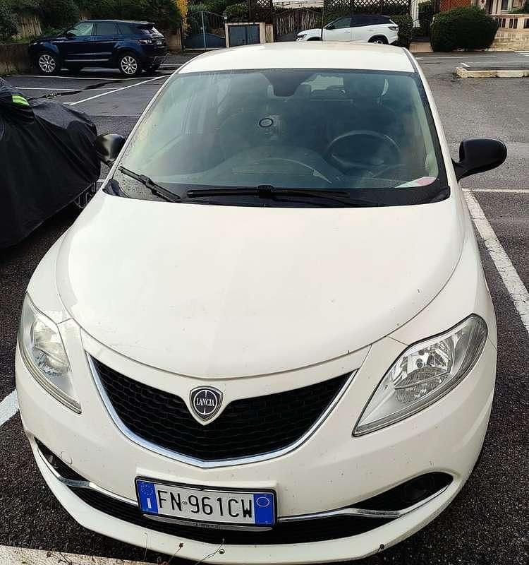 Usata Lancia Ypsilon 69 CV (50 kW) 2018 Bianco Utilitaria