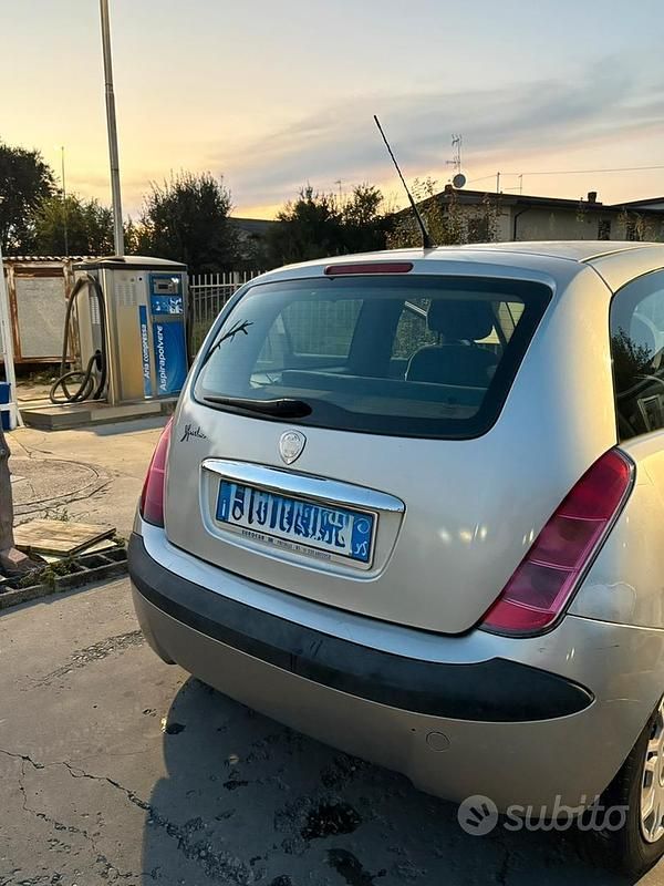 Usata Lancia Ypsilon 60 CV (44 kW) 2005 Grigio Utilitaria