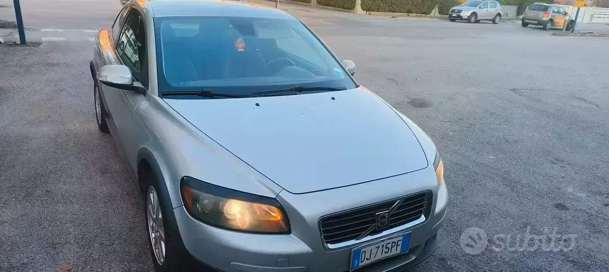 Usata Volvo C30 109 CV (80 kW) 2007 Grigio Utilitaria