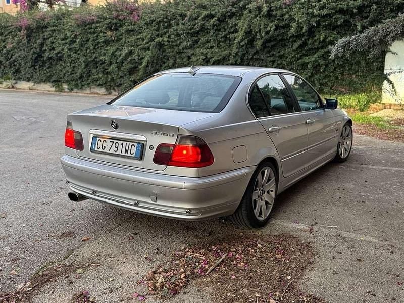 Usata BMW 330 184 CV (135 kW) 2000 Argento Berlina