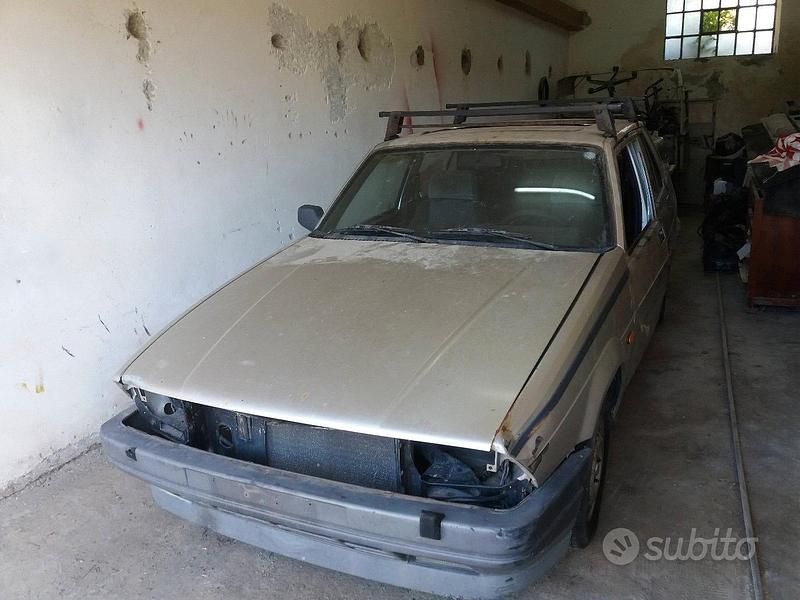 Usata Alfa Romeo 75 1992 Grigio Berlina