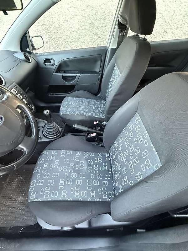 Usata Ford Fiesta Ghia 75 CV (55 kW) 2005 Utilitaria