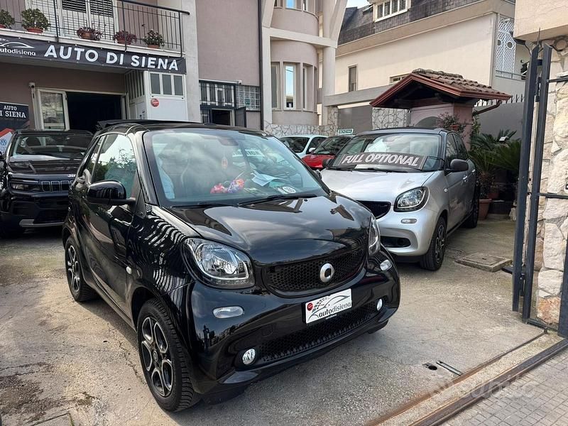 Begagnad Smart ForTwo Cabrio Prime 71 HK (52 kW) 2018 Svart Cab