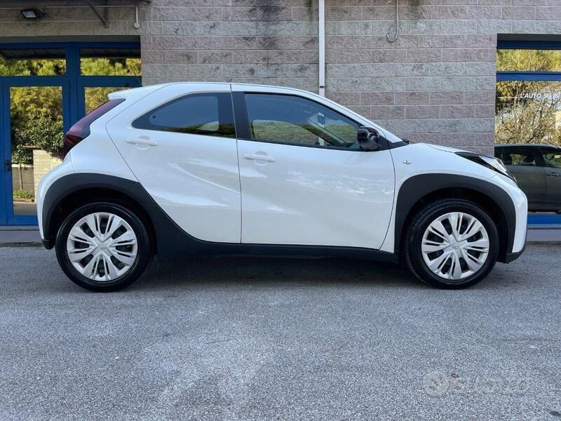 Usata Toyota Aygo X 72 CV (52 kW) 2023 Bianco SUV