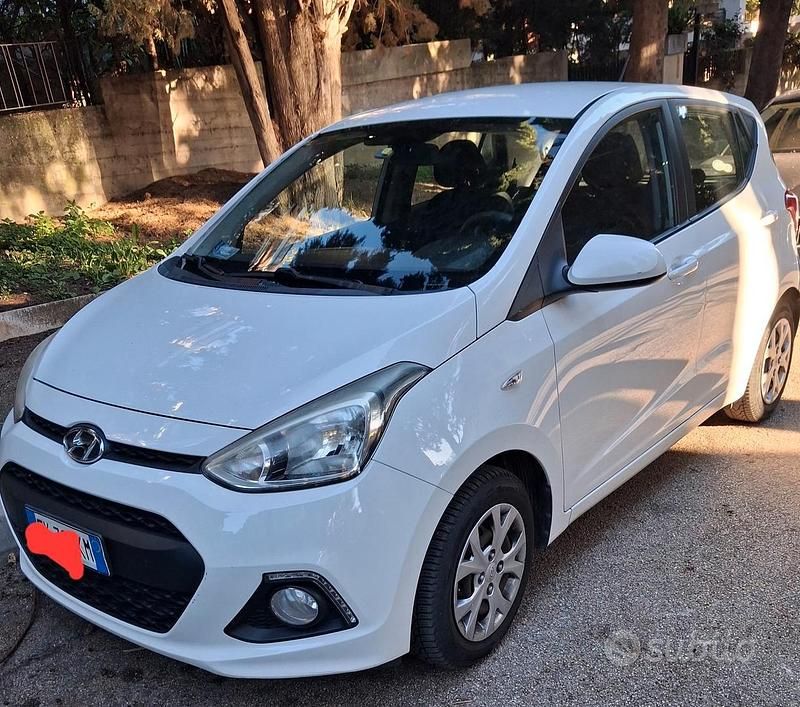 Usata Hyundai i10 67 CV (49 kW) 2015 Bianco Utilitaria