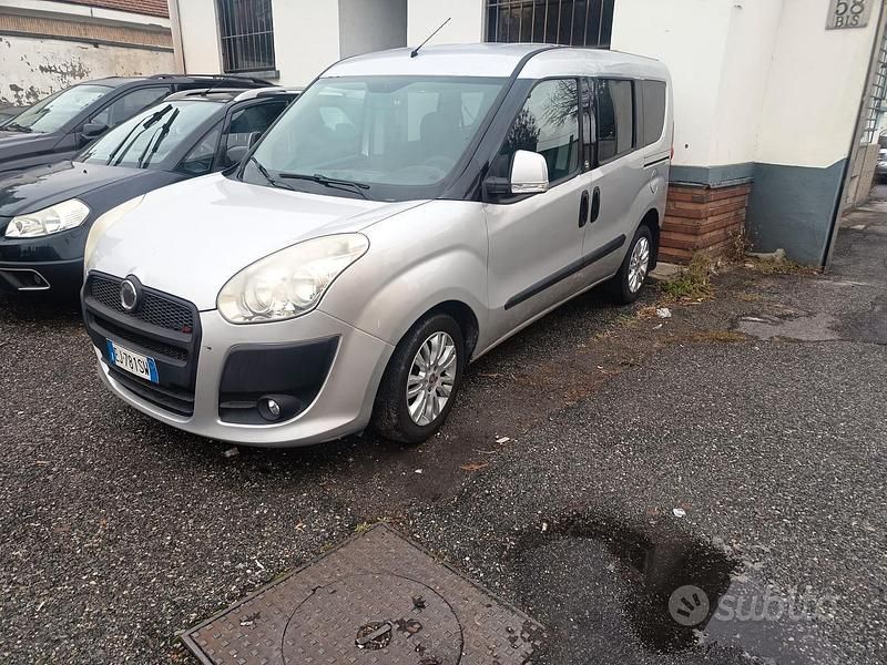 Usata Fiat Doblò 105 CV (77 kW) 2011 Grigio Monovolume