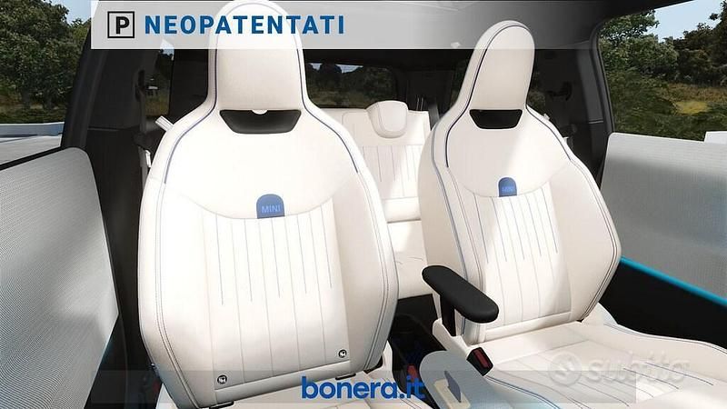 Usata Mini Cooper Favoured 135 kW (184 CV) 2025 Nero Utilitaria