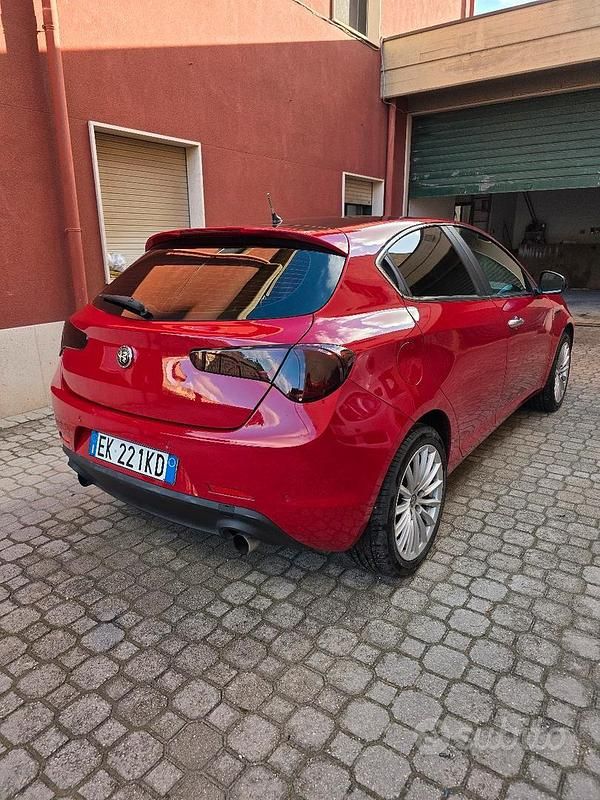 Usata Alfa Romeo Giulietta 2011 Rosso Utilitaria