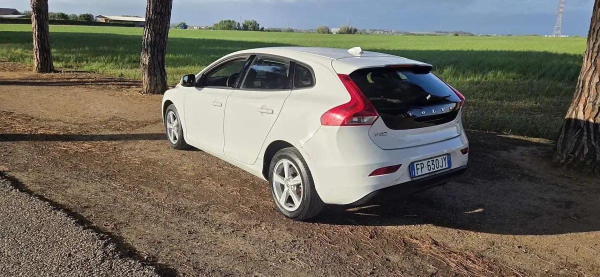 Usata Volvo V40 Kinetic 120 CV (88 kW) 2018 Berlina