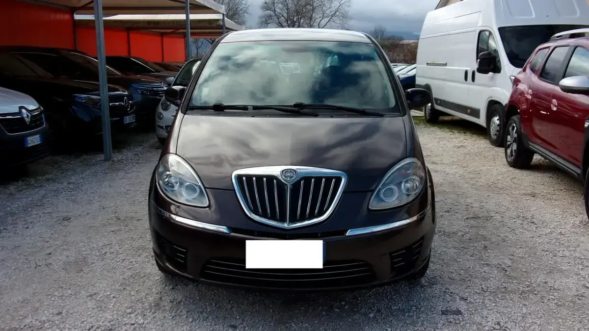 Usata Lancia Musa Gold 95 CV (69 kW) 2012 Grigio Monovolume