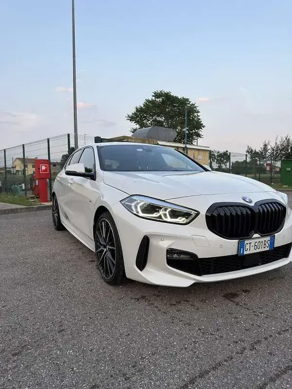 Usata BMW 118 M Sport 136 CV (100 kW) 2022 Bianco Berlina