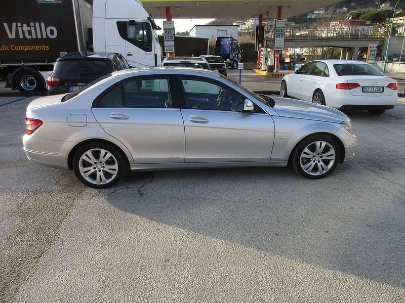 Usata Mercedes C220 Avantgarde 170 CV (125 kW) 2009 Argento Berlina