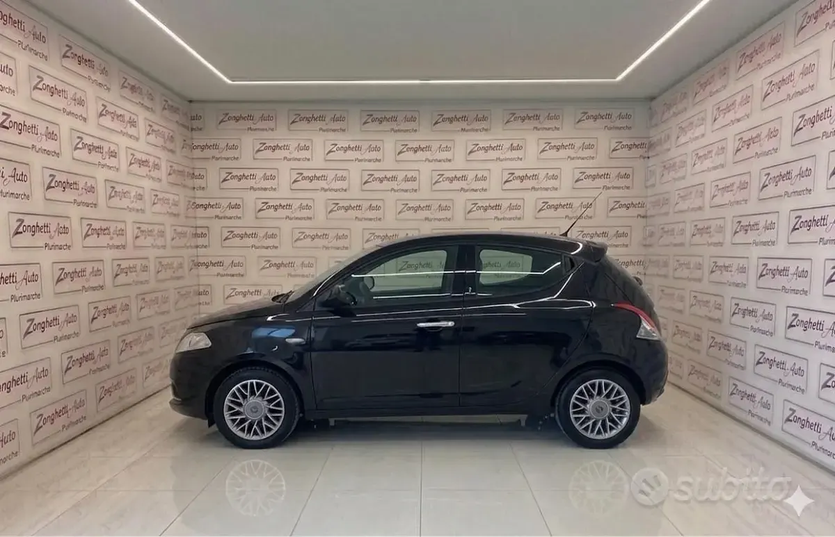Usata Lancia Ypsilon 85 CV (62 kW) 2011 Nero Utilitaria